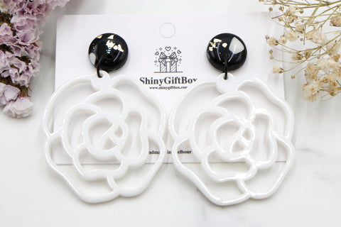 White Giant Flower Statement